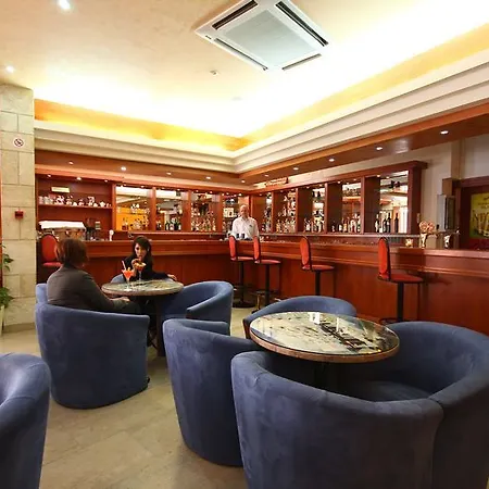 מלון Hotel Pula 3*