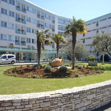 Hotel Pula Πούλα