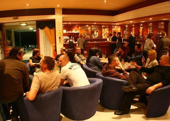 Hotel Pula 호텔 풀라