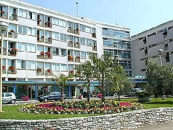 호텔 Hotel Pula 3*
