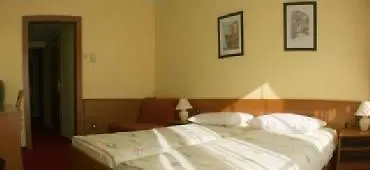 Hotel Pula מלון 3*