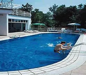 מלון Hotel Pula 3*